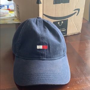 Tommy Hilfiger hat